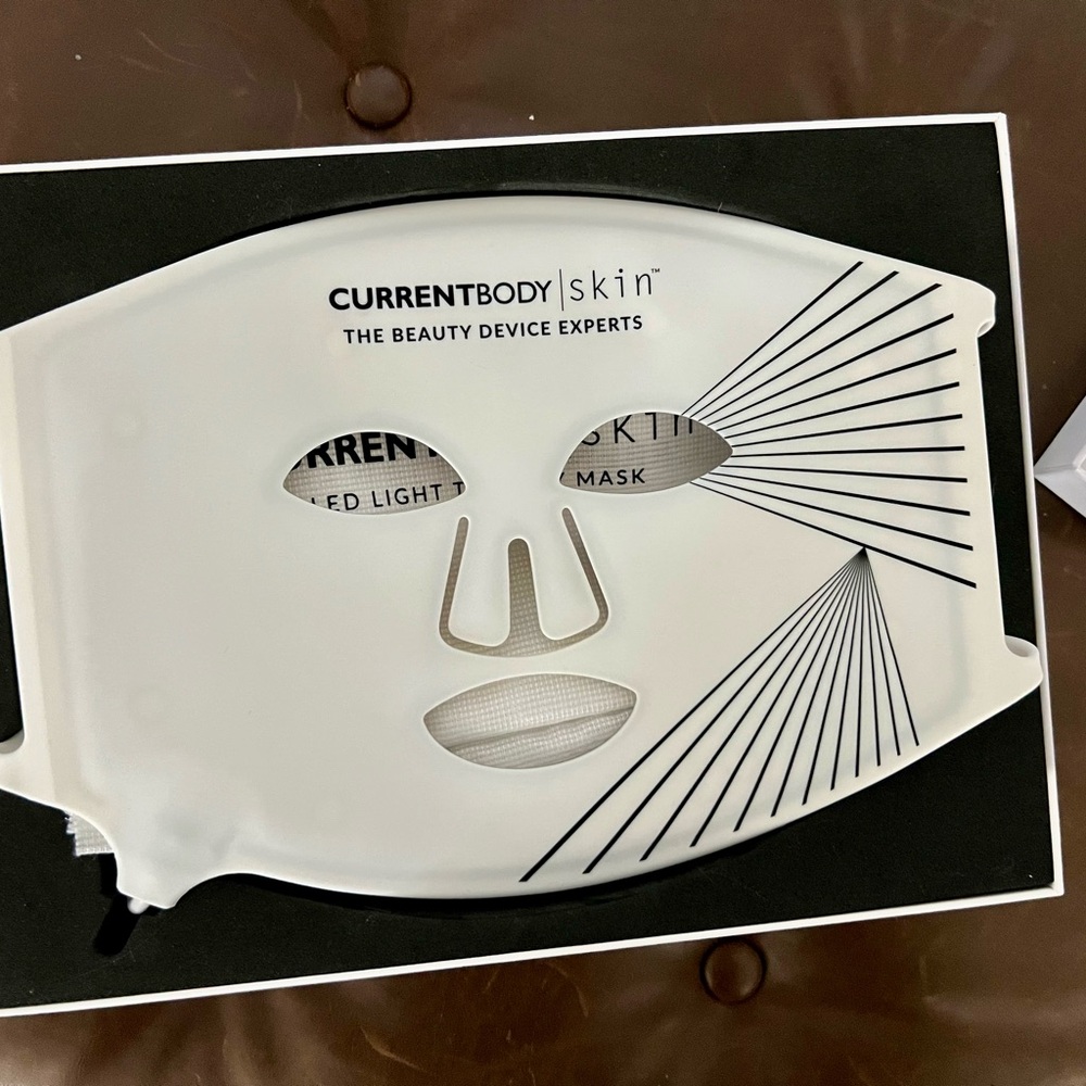 Currentbody Skin LED Red Light Therapy Mask - Picture 7 of 11